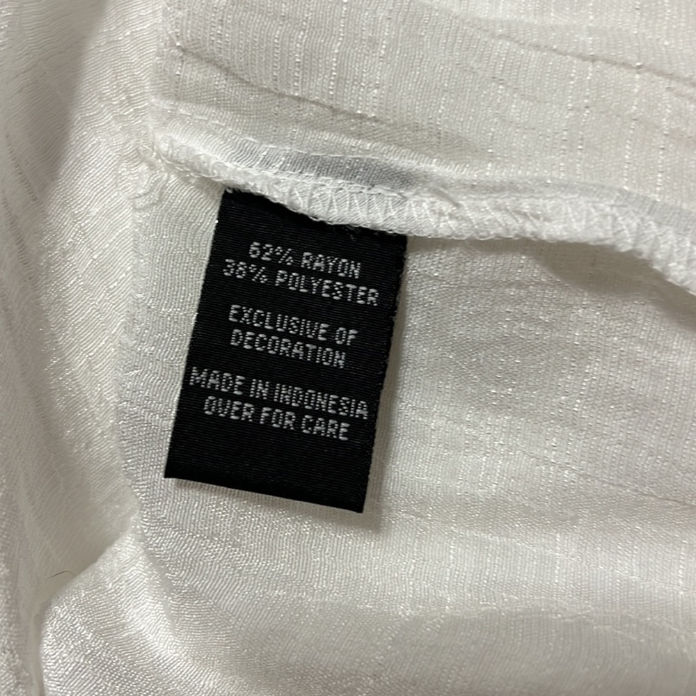 NWT Dressy White Linen Top With Necklace - Picture 3 of 5